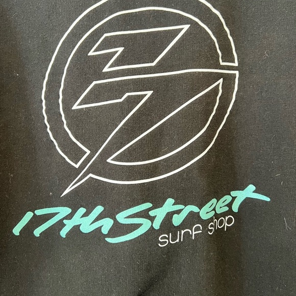 Black Sweatshirt 17th Street Surf Shop. 2x - Picture 2 of 5